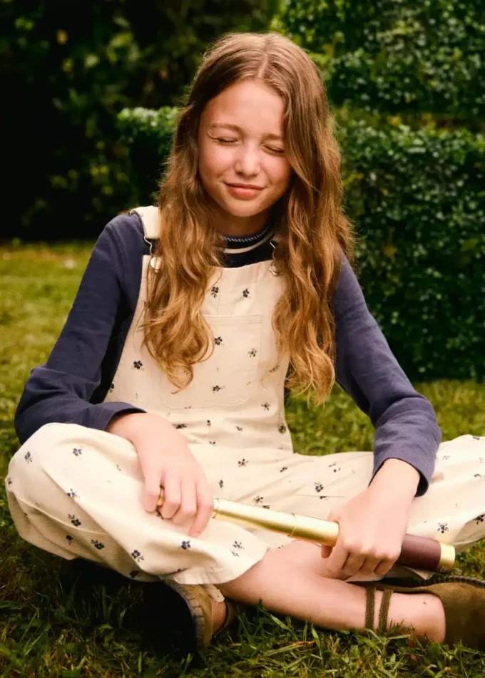 Kombinéza s květinovým potiskem Kombinéza s květinovým potiskem