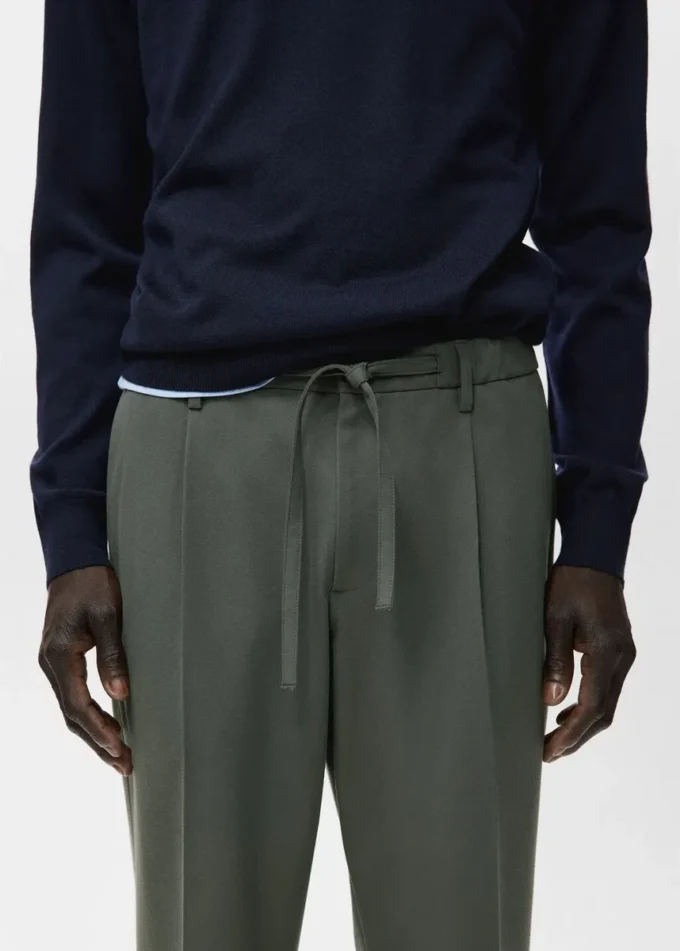 Kordové kalhoty s pravidelným střihem a puky Kordové kalhoty s pravidelným střihem a puky