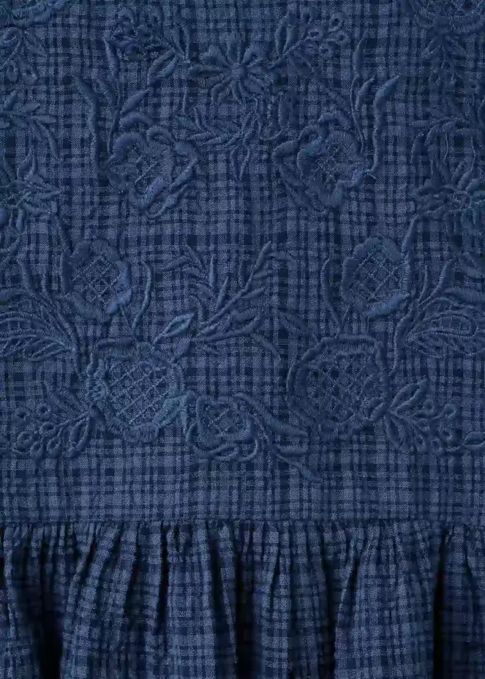 Kostkované šaty s vyšívanými detaily Kostkované šaty s vyšívanými detaily