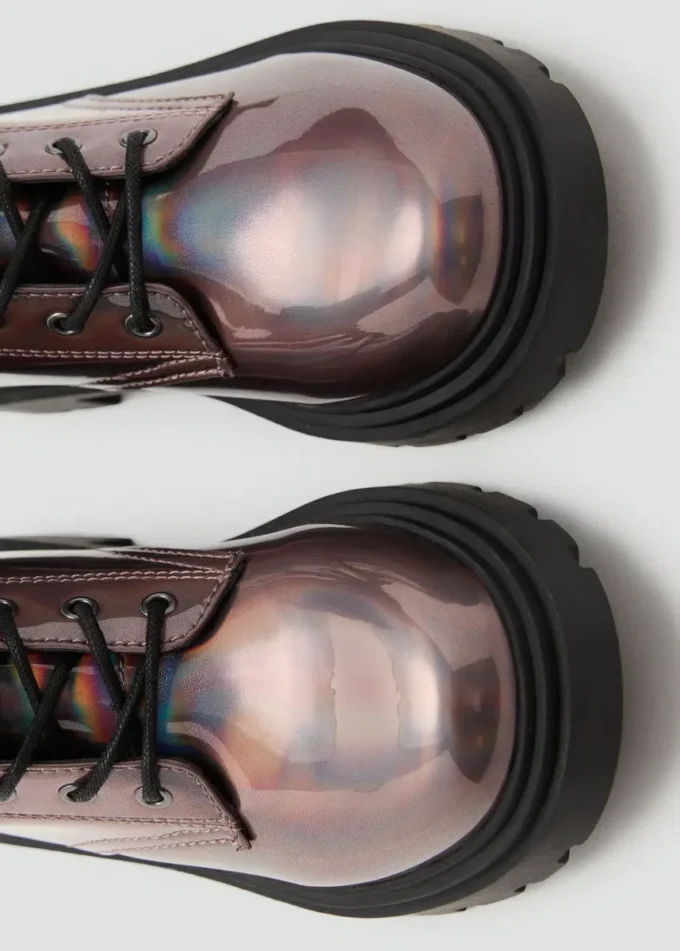 Kotníkové boty na zip s kovovým povrchem Kotníkové boty na zip s kovovým povrchem