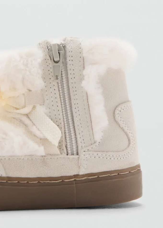 Kotníkové boty s koženými detaily