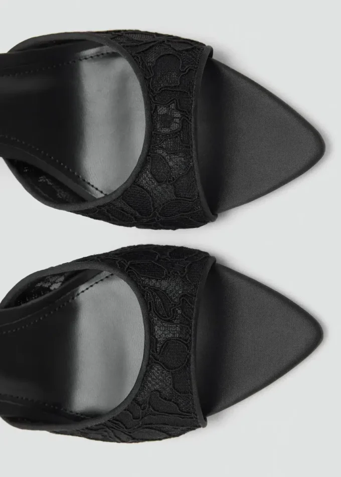 Krajkové sandály na podpatku