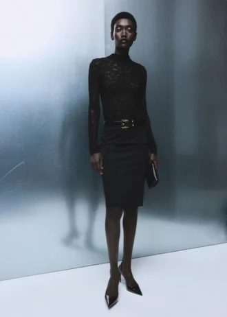 Krajkový top s perkinsovým límcem