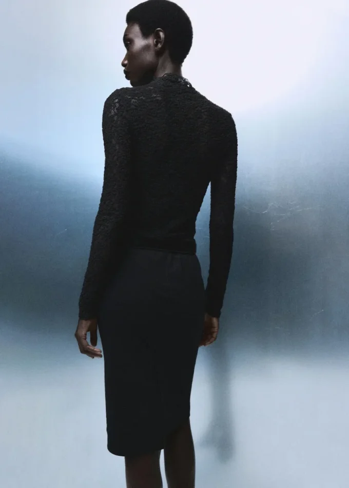 Krajkový top s perkinsovým límcem Krajkový top s perkinsovým límcem