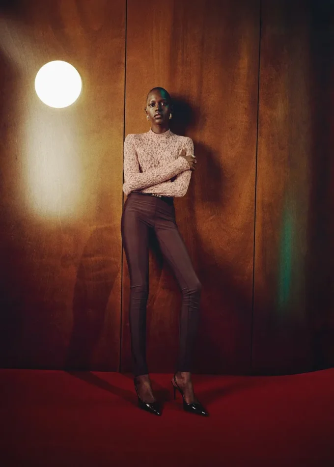 Krajkové tričko s rolákovým výstřihem Krajkové tričko s rolákovým výstřihem