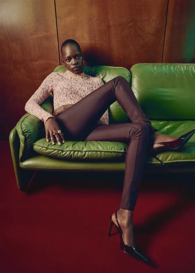 Krajkové tričko s rolákovým výstřihem Krajkové tričko s rolákovým výstřihem