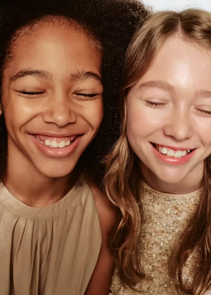 Krátké šaty s flitry Krátké šaty s flitry