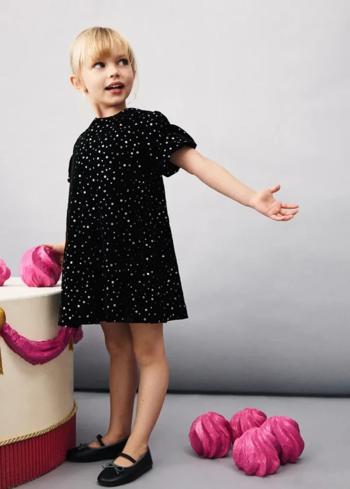 Krátké šaty s flitry Krátké šaty s flitry