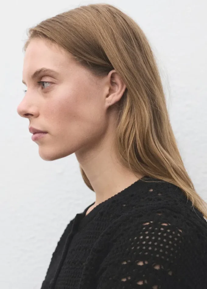 Krátký háčkovaný svetr Krátký háčkovaný svetr