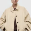 Krátký oversized trenčkot s nárameníky Krátký oversized trenčkot s nárameníky