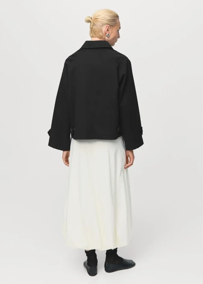 Krátký oversized trenčkot s nárameníky Krátký oversized trenčkot s nárameníky