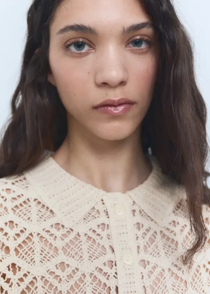 Krátký rukávový háčkovaný svetr Krátký rukávový háčkovaný svetr