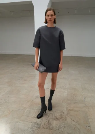 Krátké saténové šaty