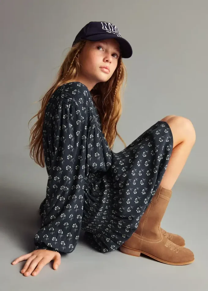 Květinové šaty s nafouknutými rukávy Květinové šaty s nafouknutými rukávy