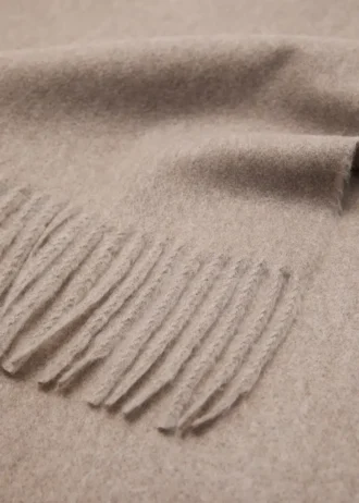 Šála s třásněmi