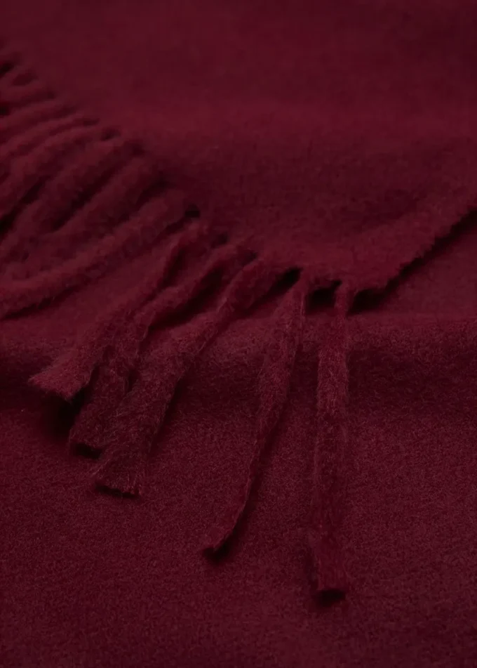 Šála s třásněmi