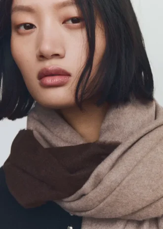 Šála s třásněmi