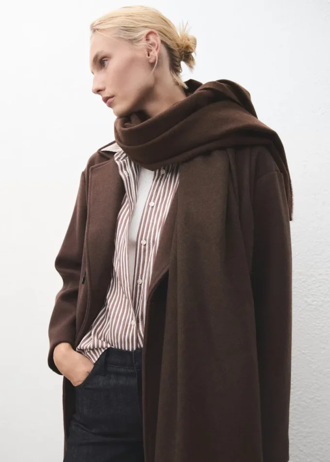 Šála s třásněmi