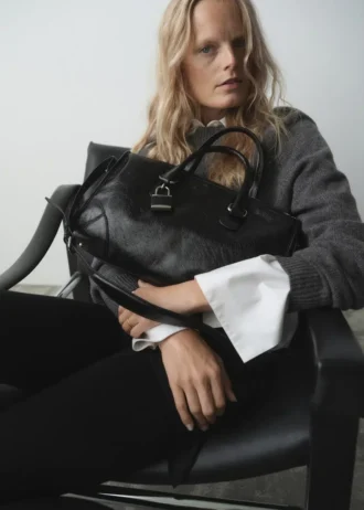 Lesklá kabelka s uchy