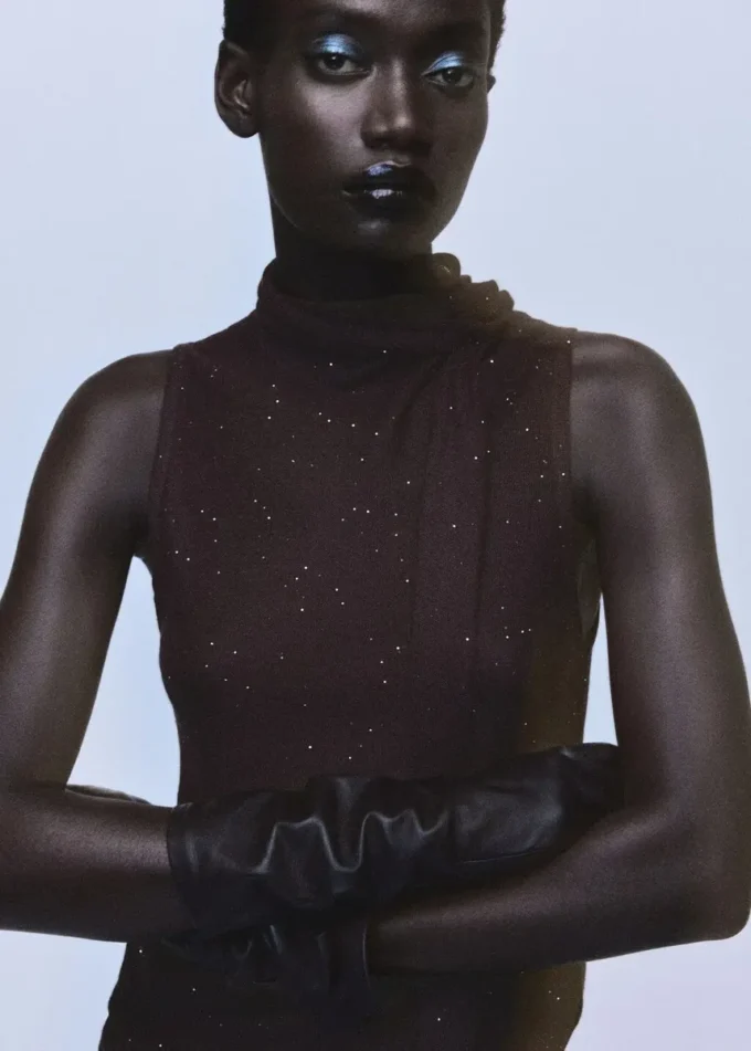 Lesklý top s šátkem Lesklý top s šátkem