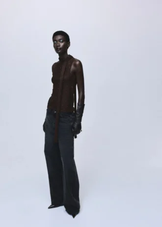 Lesklý top s šátkem