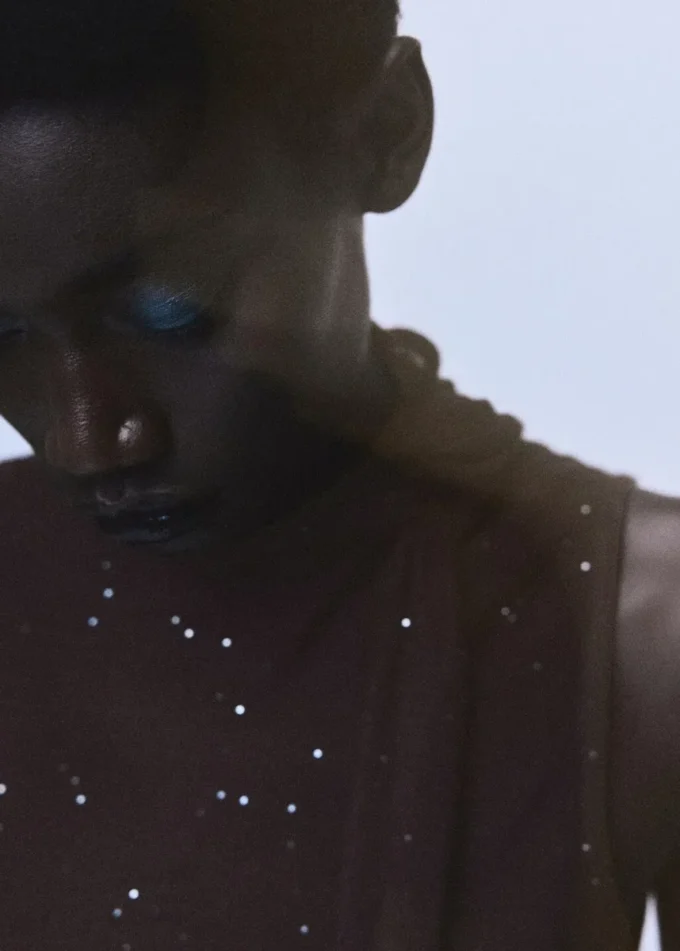 Lesklý top s šátkem Lesklý top s šátkem