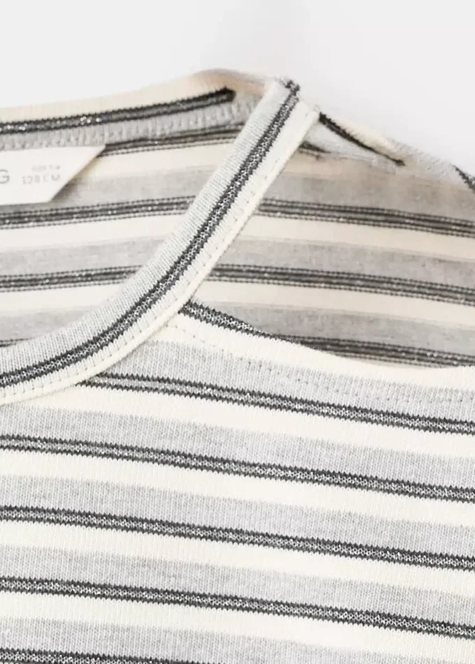 Lurexové šaty s výřezem Lurexové šaty s výřezem