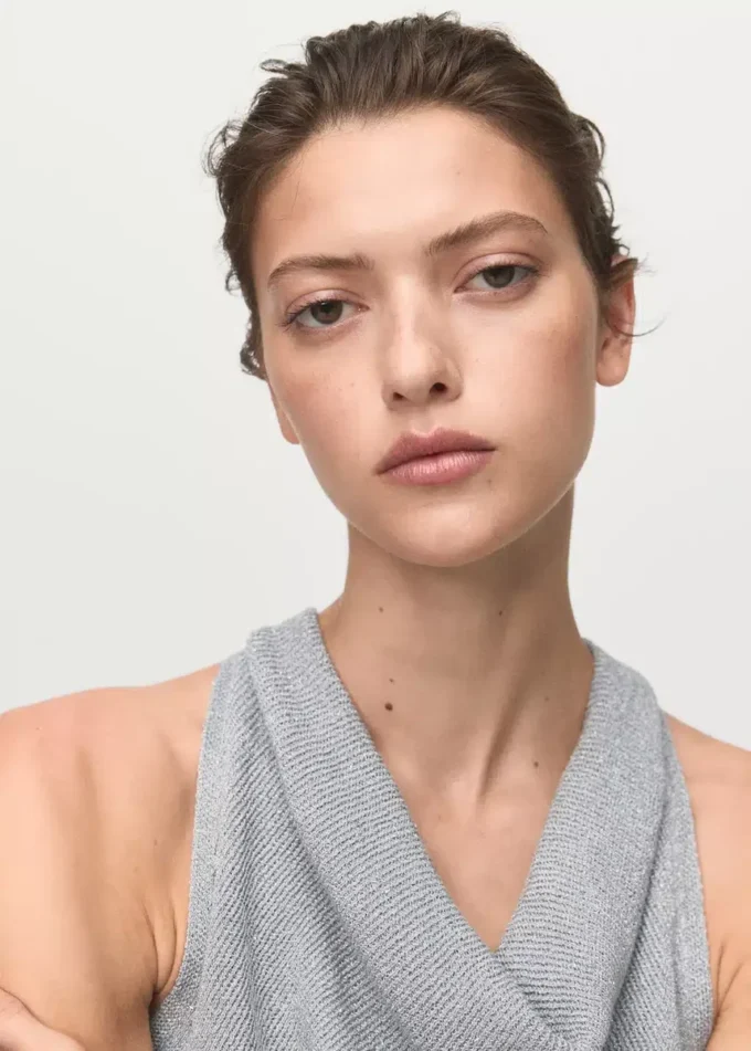 Lurexový pletený top s drapovaným výstřihem Lurexový pletený top s drapovaným výstřihem