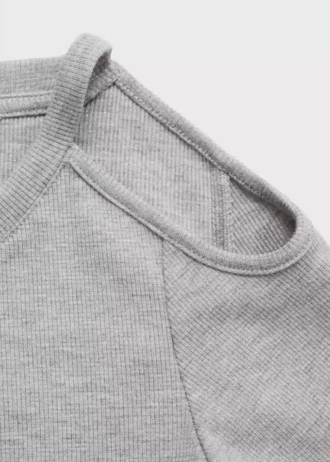 Lurexový top s výřezem