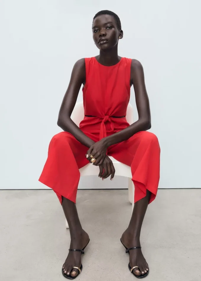 Lyocellový overal s výřezy a uzly Lyocellový overal s výřezy a uzly