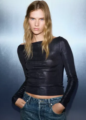 Metalický top s lodním výstřihem