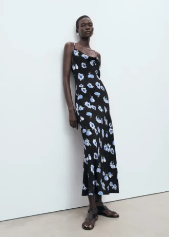 Midi šaty s drapovaným výstřihem