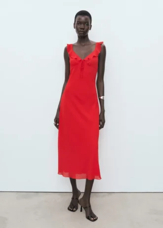 Midi šaty s volánovým výstřihem