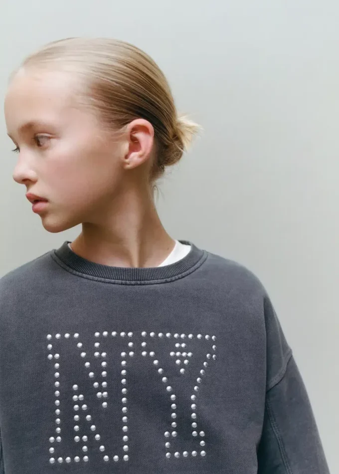 Mikina s cvočky Mikina s cvočky