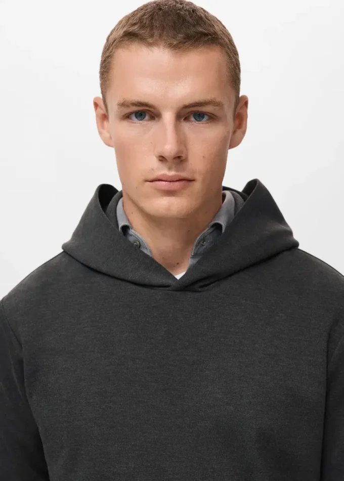 Mikina s kapucí a regular střihem Mikina s kapucí a regular střihem