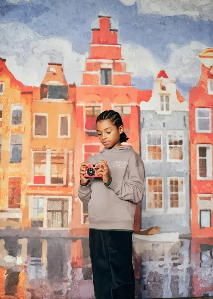 Mikina s potiskem a reliéfním nápisem Mikina s potiskem a reliéfním nápisem