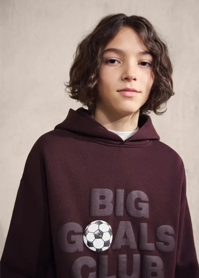 Mikina s potiskem a reliéfním nápisem Mikina s potiskem a reliéfním nápisem