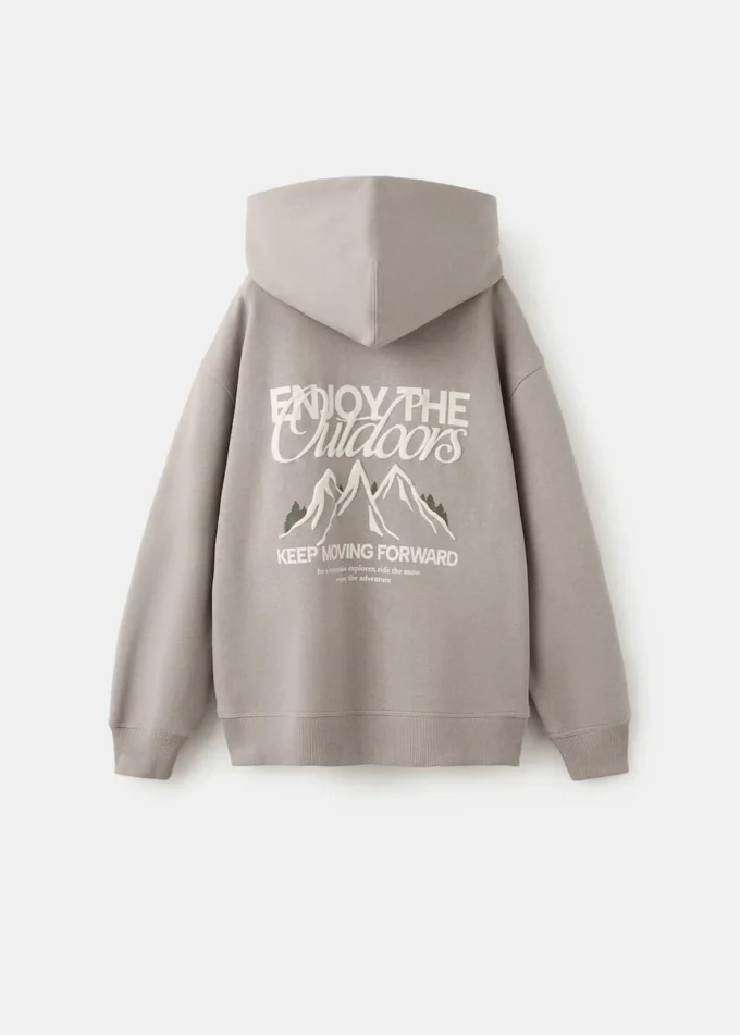 Mikina s potiskem a reliéfním nápisem Mikina s potiskem a reliéfním nápisem