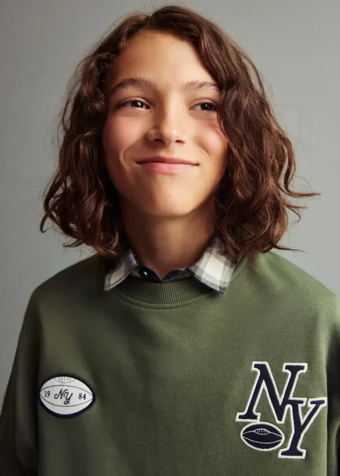 Mikina s potiskem a výšivkou Mikina s potiskem a výšivkou