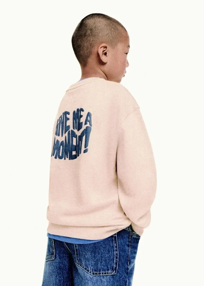 Mikina s reliéfním textem Mikina s reliéfním textem