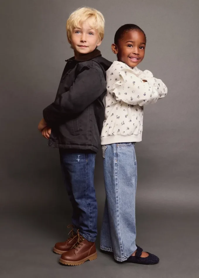 Mikina s volánkovým detailem Mikina s volánkovým detailem