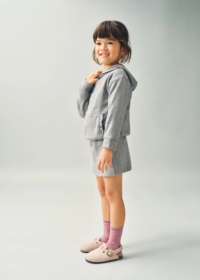 Mikina s volánkovým detailem Mikina s volánkovým detailem