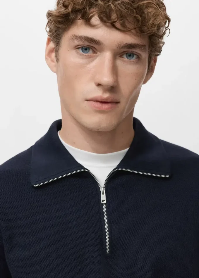 Mikrostrukturovaný svetr se zipem u krku Mikrostrukturovaný svetr se zipem u krku