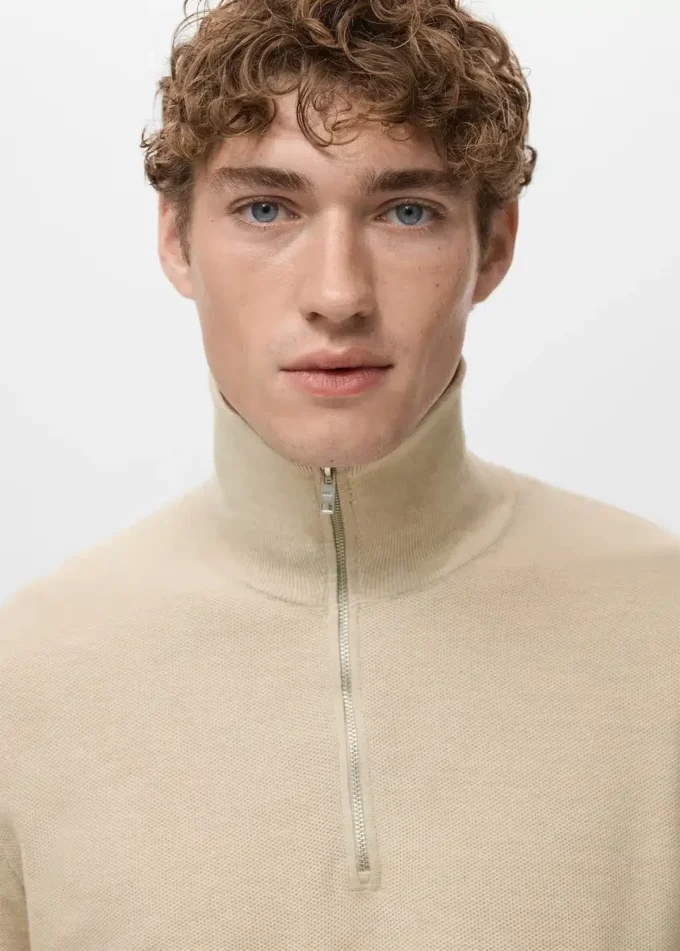 Mikrostrukturovaný svetr se zipem u krku Mikrostrukturovaný svetr se zipem u krku