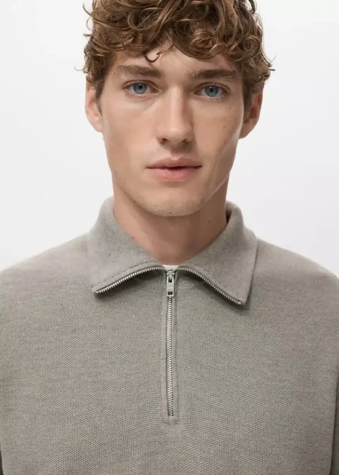 Mikrostrukturovaný svetr se zipem u krku Mikrostrukturovaný svetr se zipem u krku