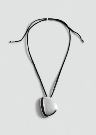 Náhrdelník s přívěskem a kovovým prvkem