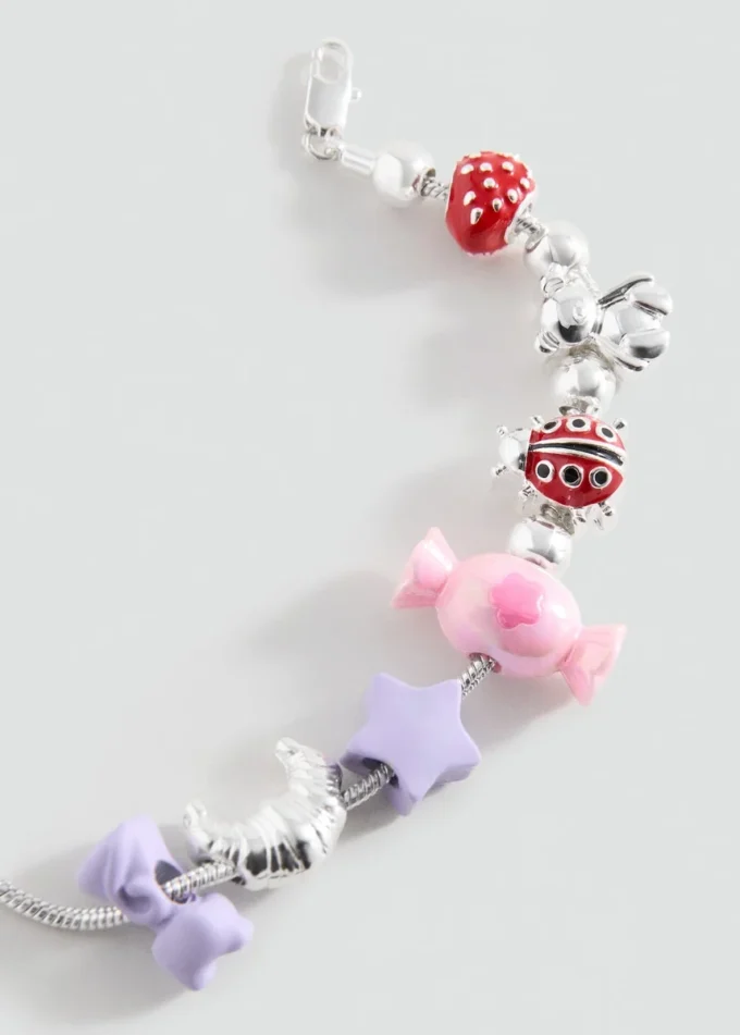 Náramek s různými přívěsky Náramek s různými přívěsky