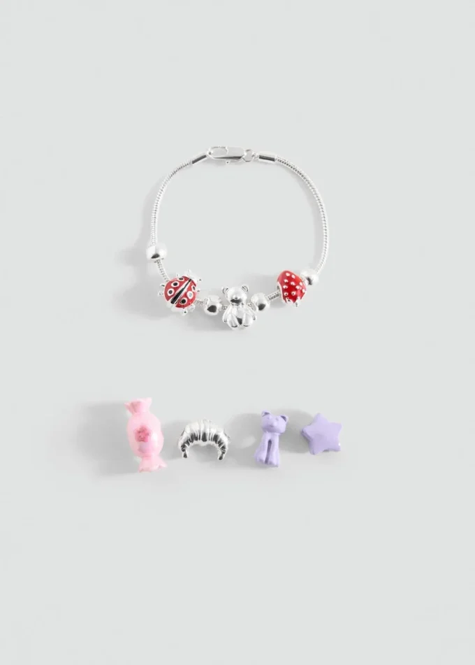 Náramek s různými přívěsky Náramek s různými přívěsky