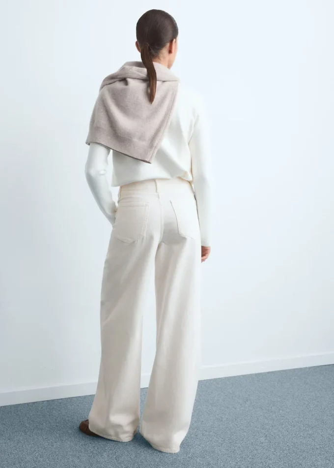 Nízký pas, široké nohavice Nízký pas, široké nohavice