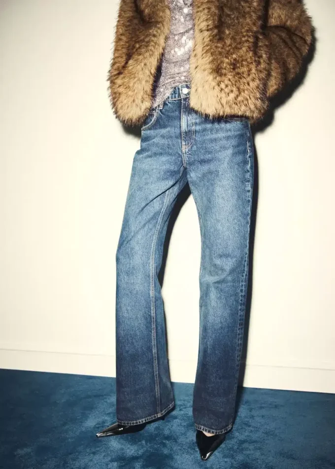 Nízký pas, rozšířené nohavice Nízký pas, rozšířené nohavice